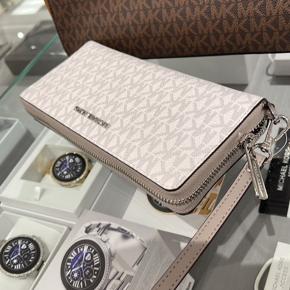 MICHAEL KORS LARGE TRAVEL CONTINENTAL WRISTLET WALLET BRIGHT WHITE SIGNATURE - Picture 11 of 16